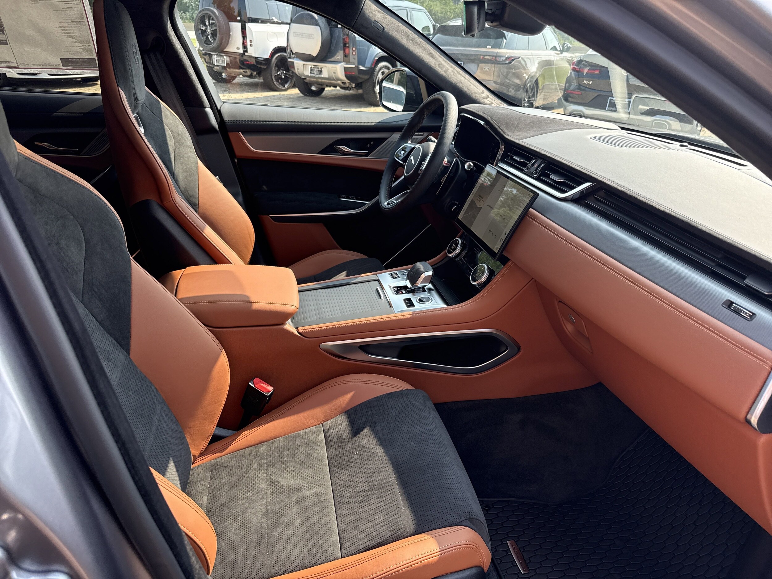 2026 Jaguar F-PACE SVR photo 2