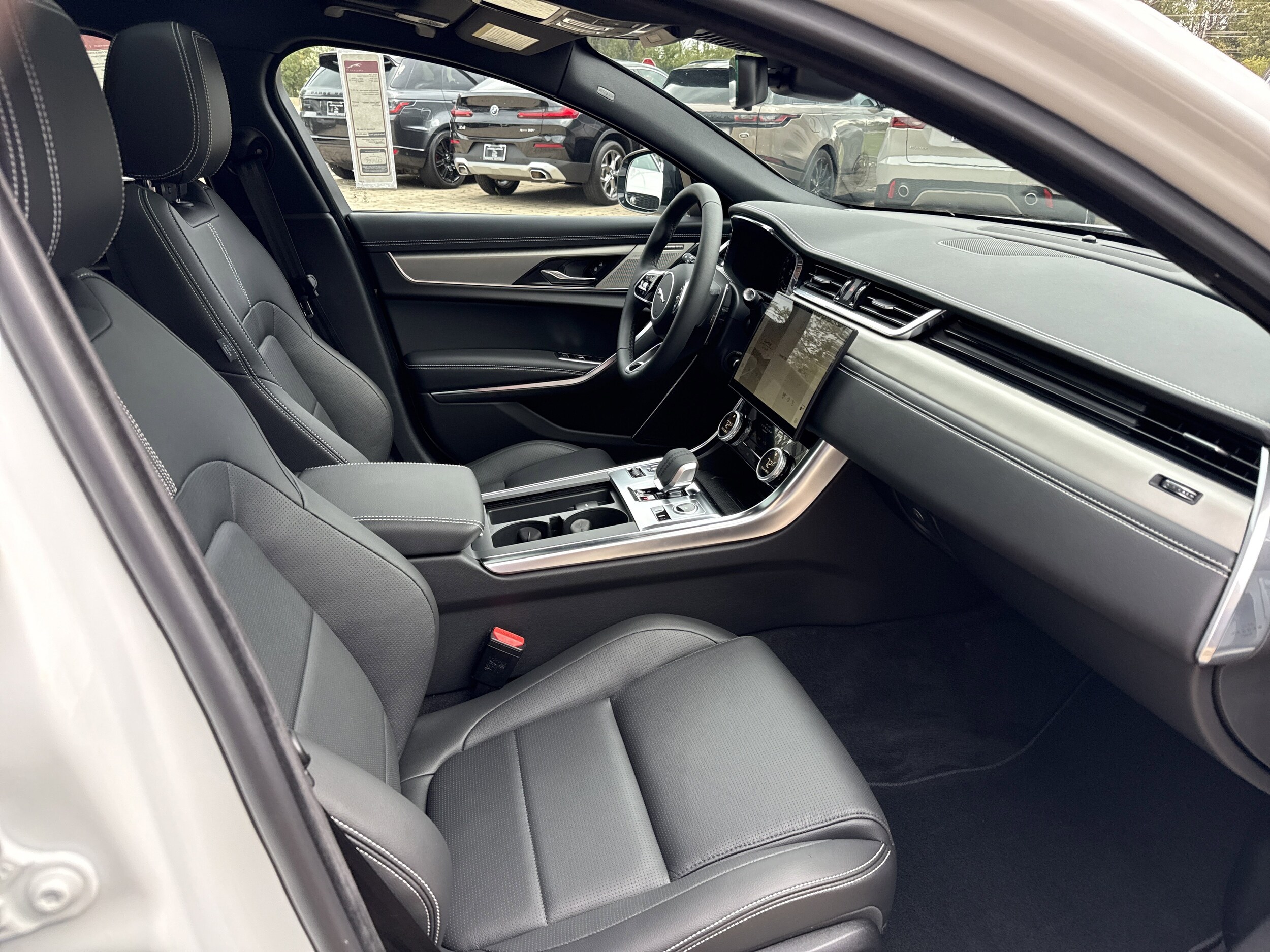 2024 Jaguar XF P300 R-Dynamic SE photo 3