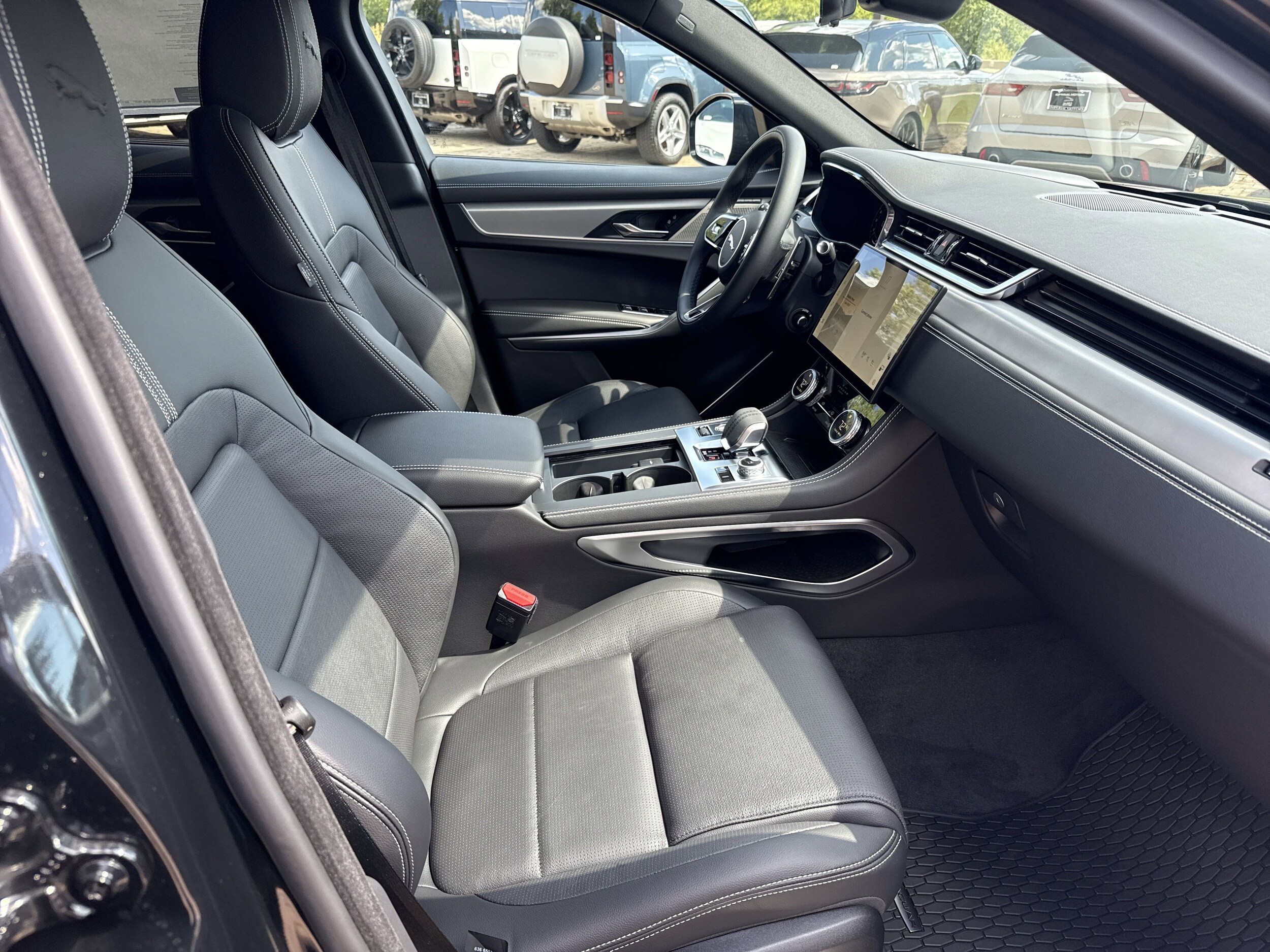 2026 Jaguar F-PACE P250 R-Dynamic S photo 3