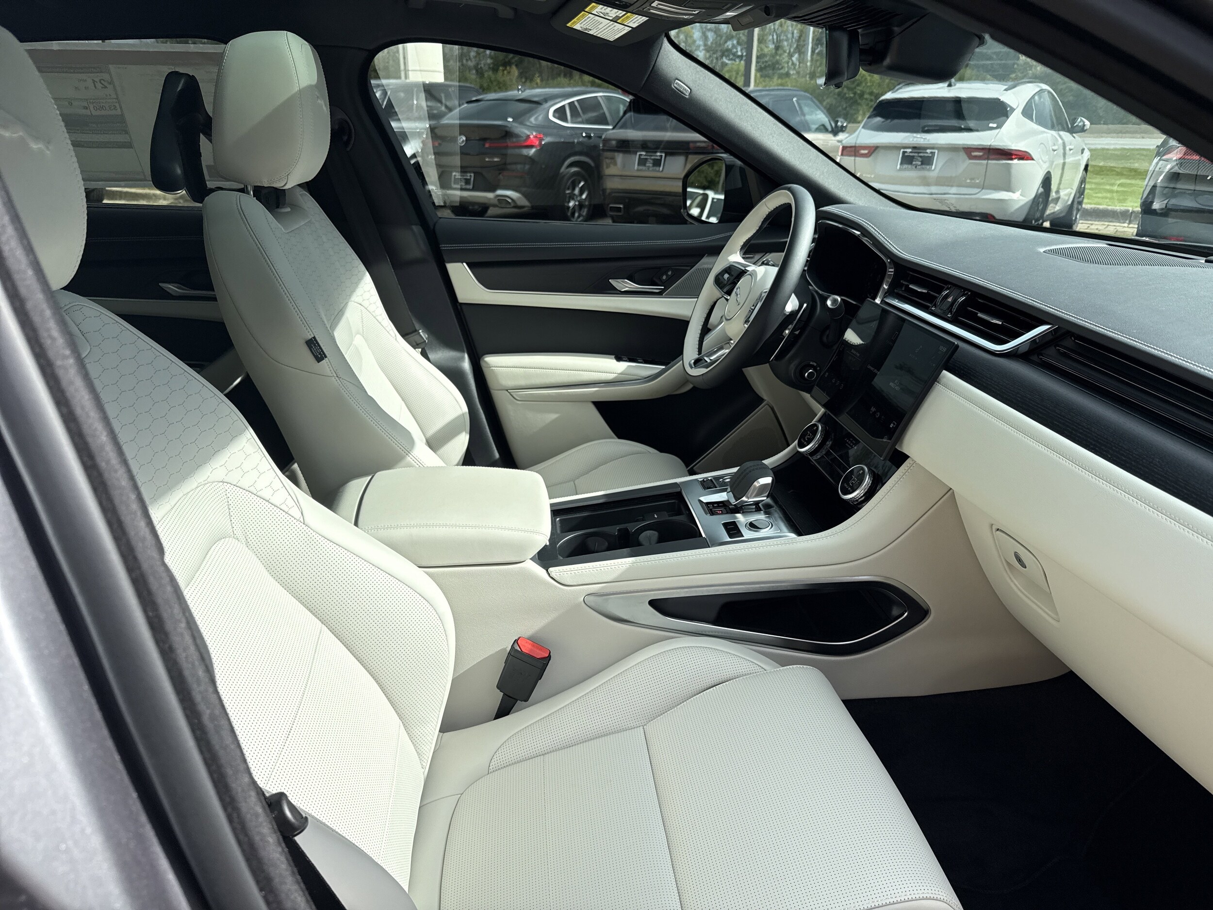 2025 Jaguar F-PACE P400 R-Dynamic S photo 2