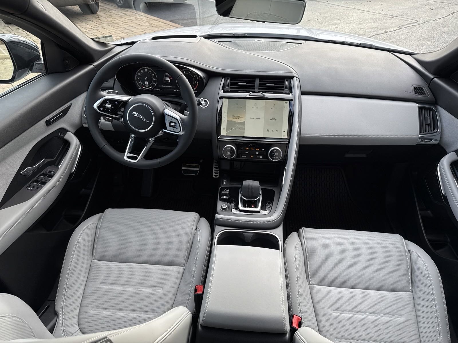 2024 Jaguar E-PACE R-Dynamic SE photo 4