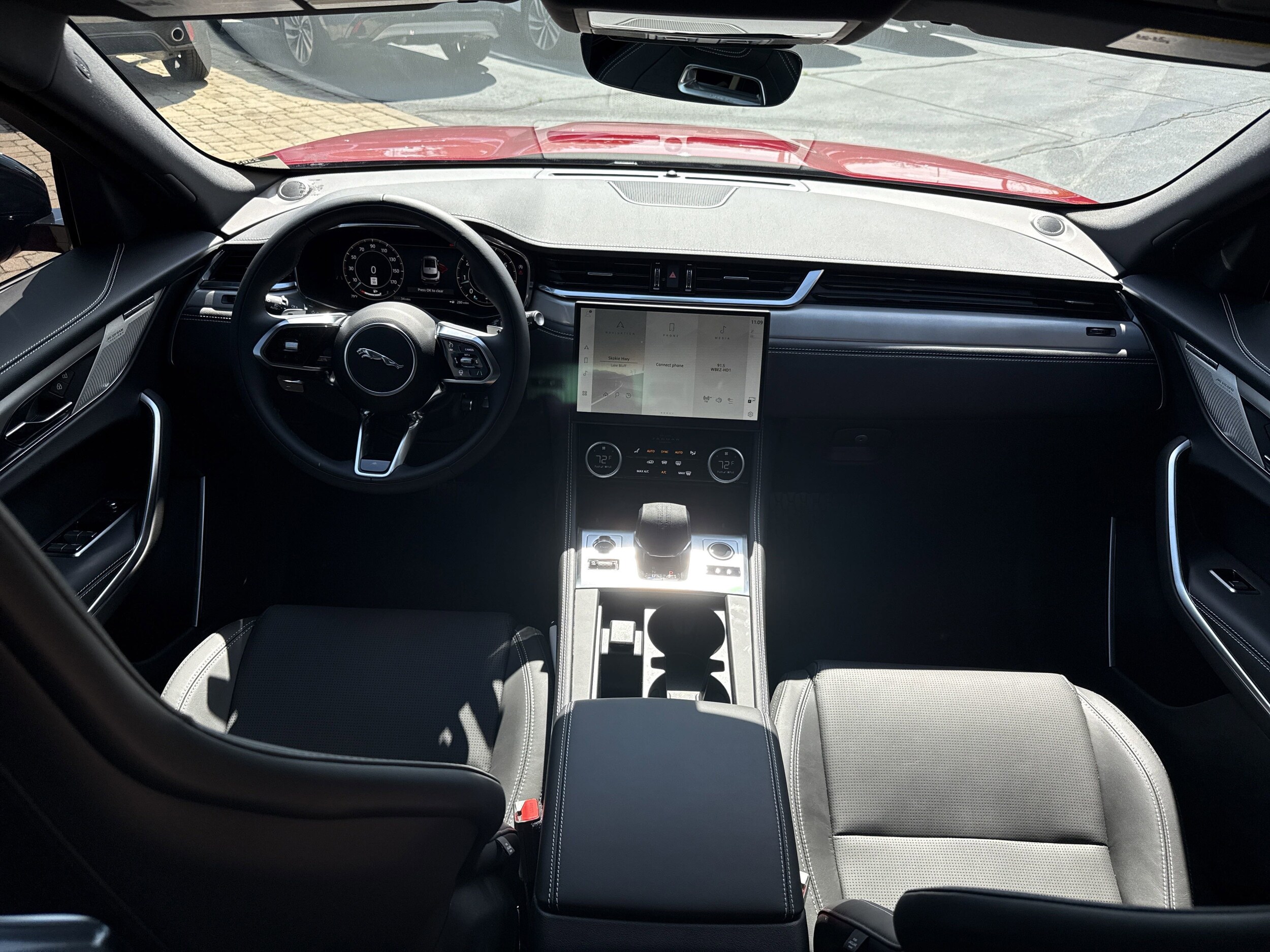 2025 Jaguar F-PACE P250 R-Dynamic S photo 3