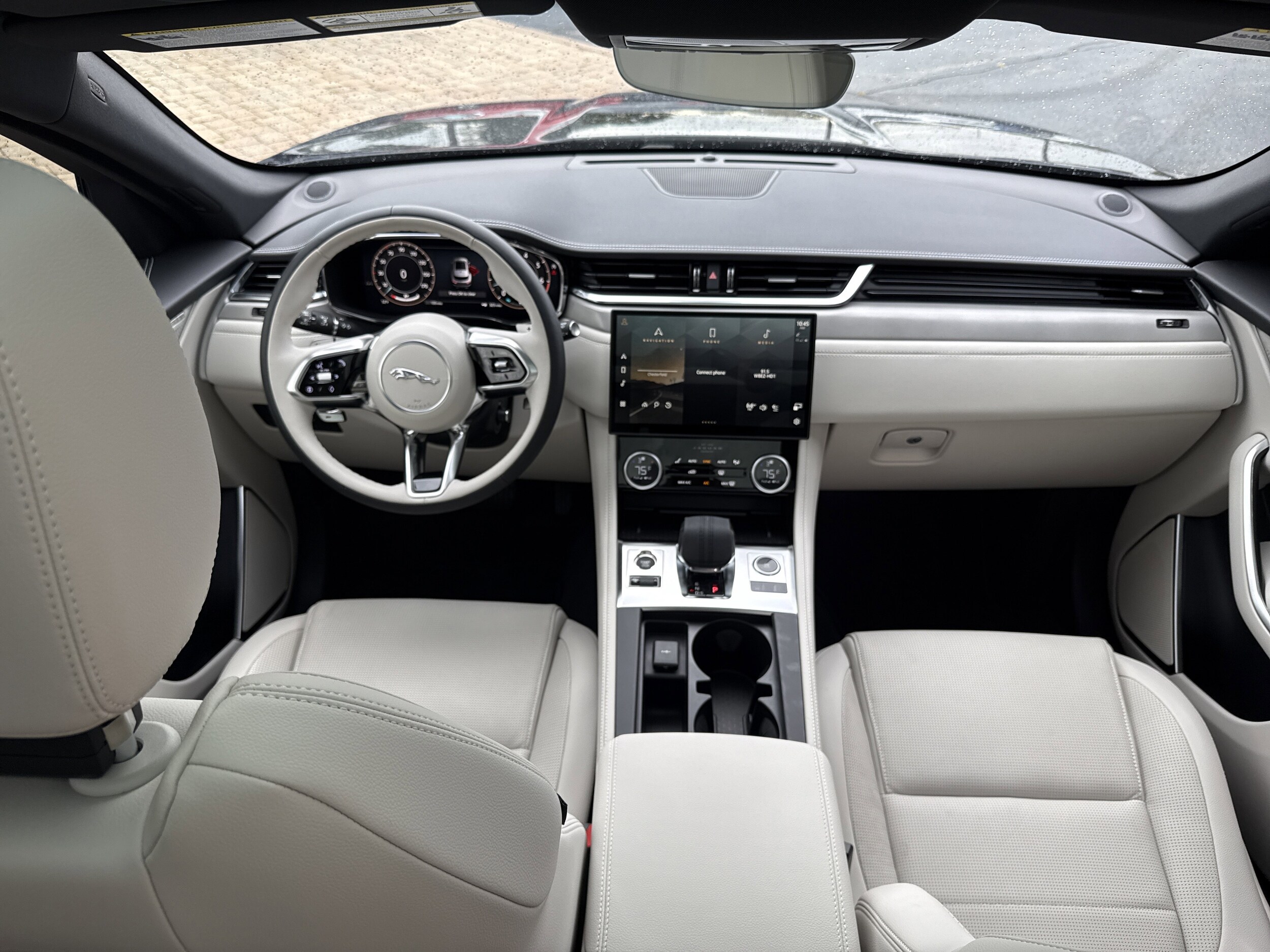 2025 Jaguar F-PACE P250 R-Dynamic S photo 3