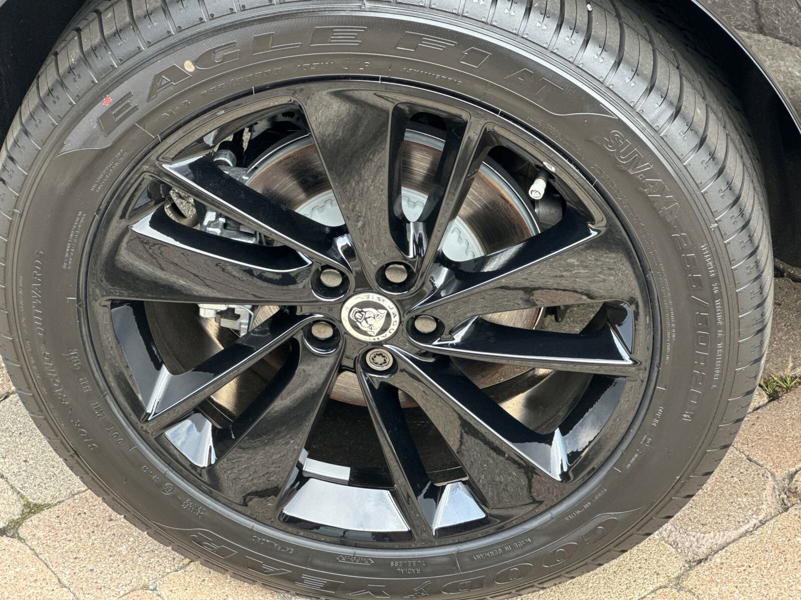 2025 Jaguar F-PACE P250 R-Dynamic S photo 3