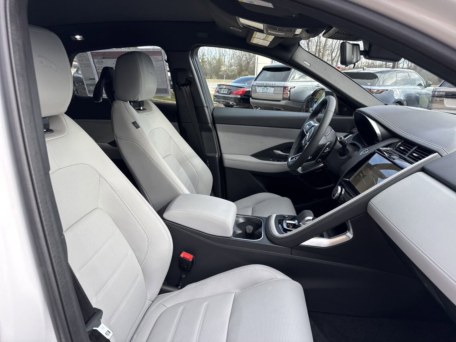 2024 Jaguar E-PACE R-Dynamic SE photo 3