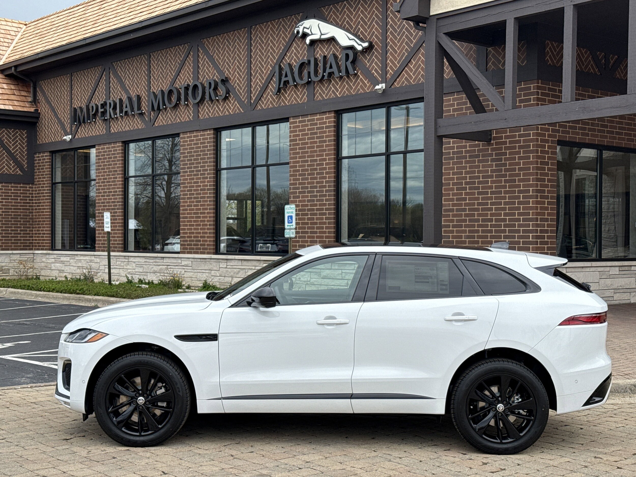2026 Jaguar F-PACE P250 R-Dynamic S photo 2