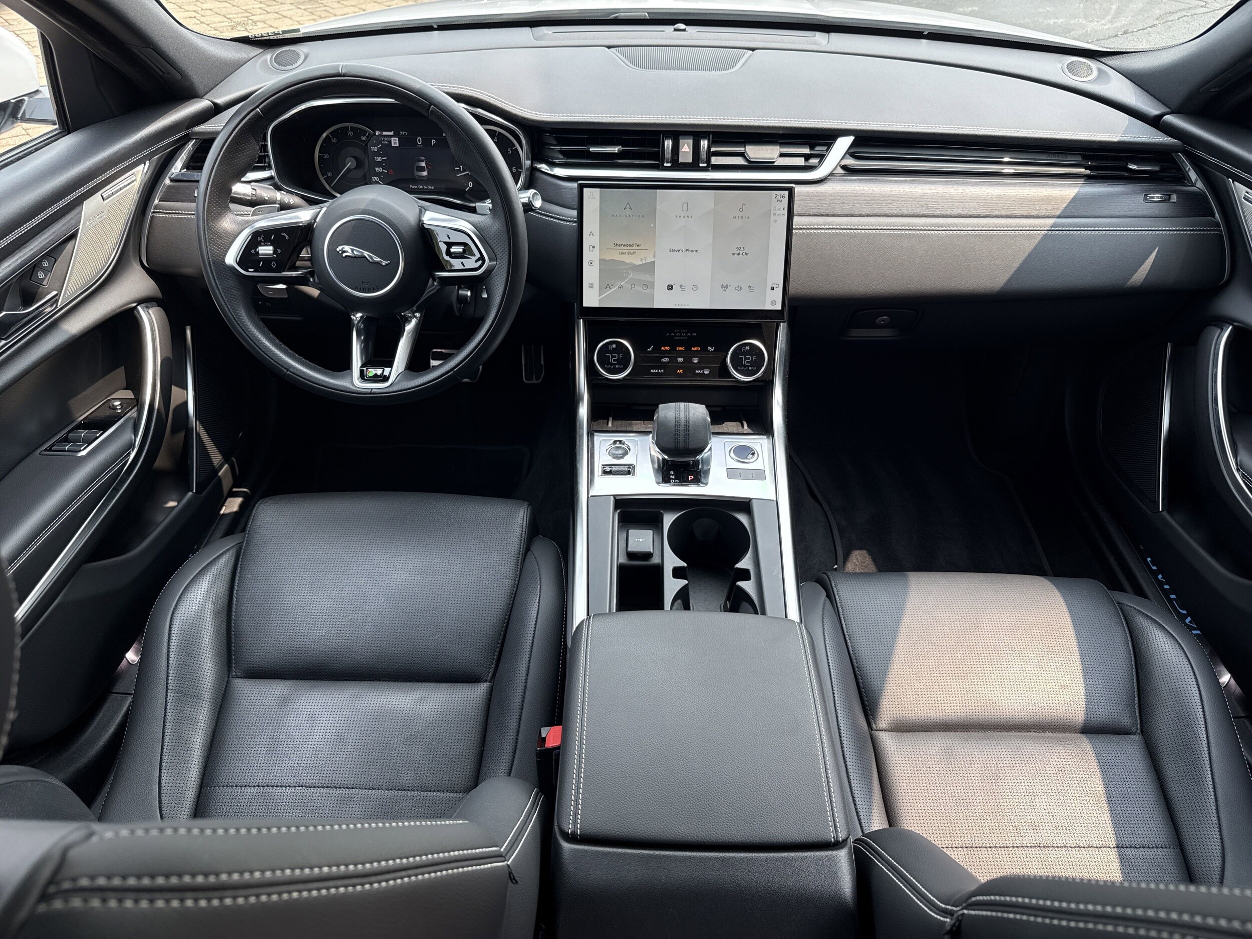 2022 Jaguar XF R-Dynamic SE photo 4