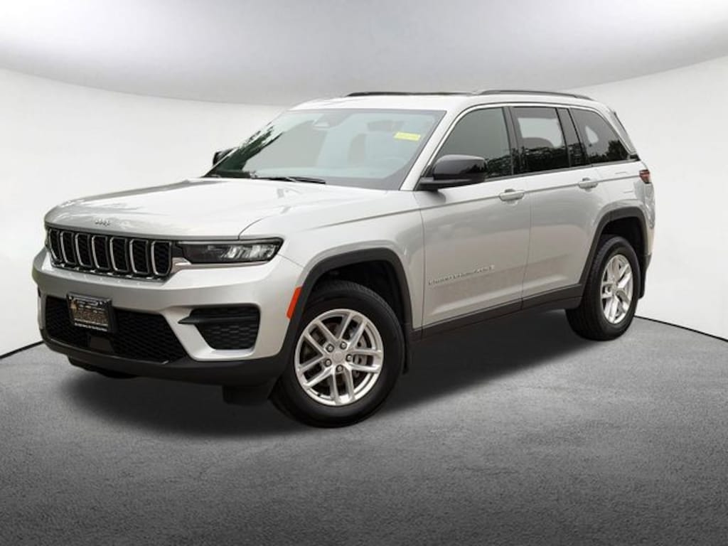Used 2025 Jeep Grand Cherokee Laredo SUV