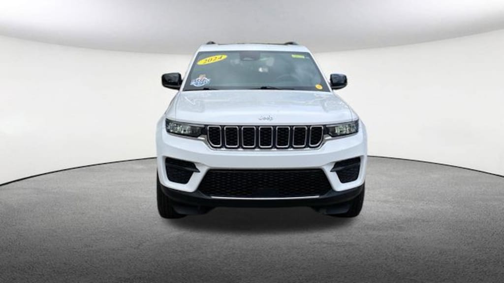 Used 2024 Jeep Grand Cherokee Laredo SUV