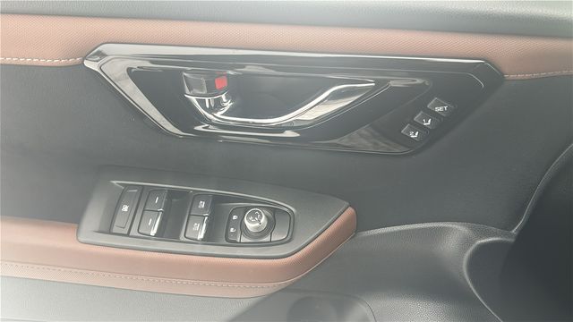 2025 Subaru Forester Touring - Photo 22