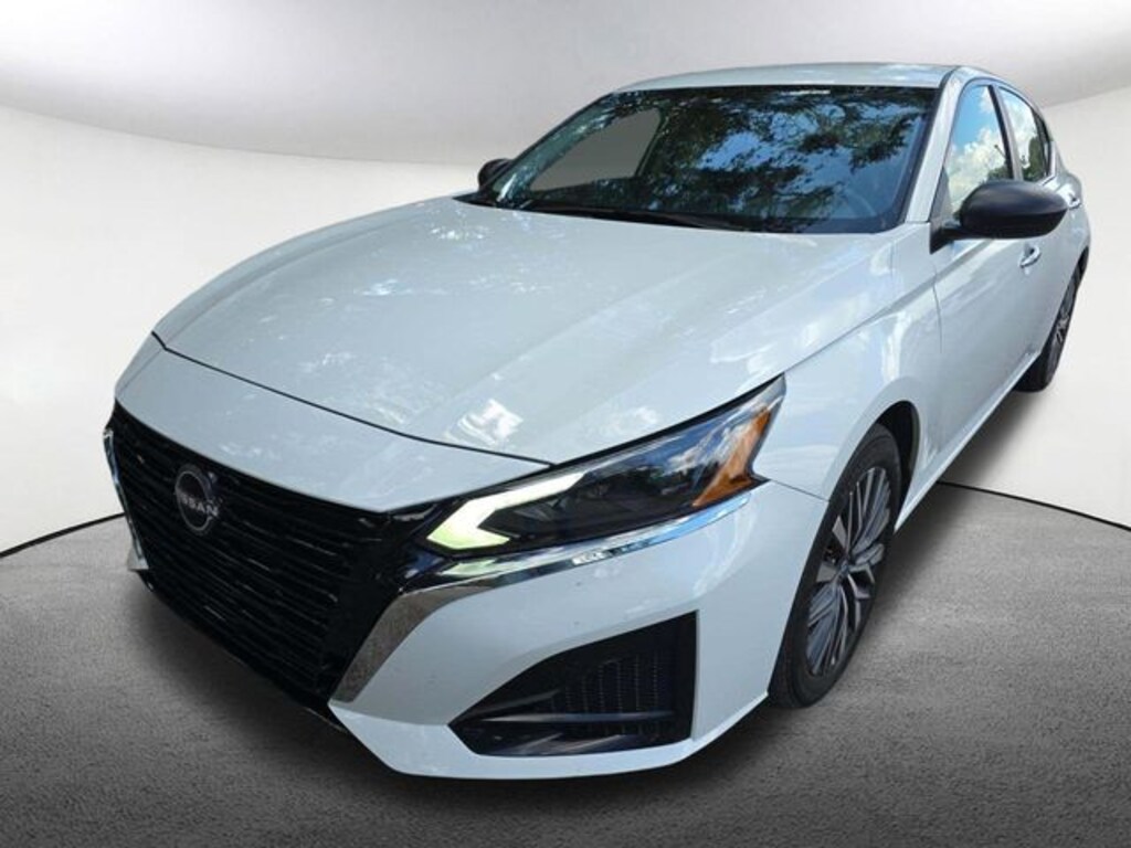 Used 2025 Nissan Altima SV Sedan