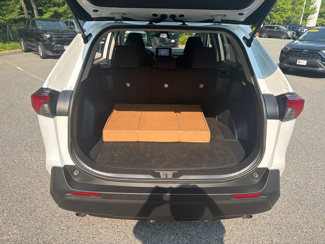 2025 Toyota RAV4 LE - Photo 15