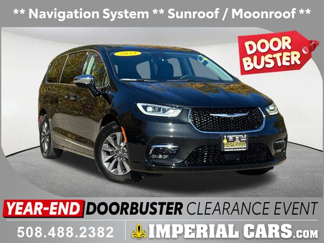 2023 Chrysler Pacifica Hybrid Limited's photo