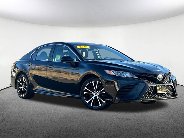 Used 2019 Toyota Camry SE with VIN 4T1B11HK6KU228853 for sale in Milford, MA