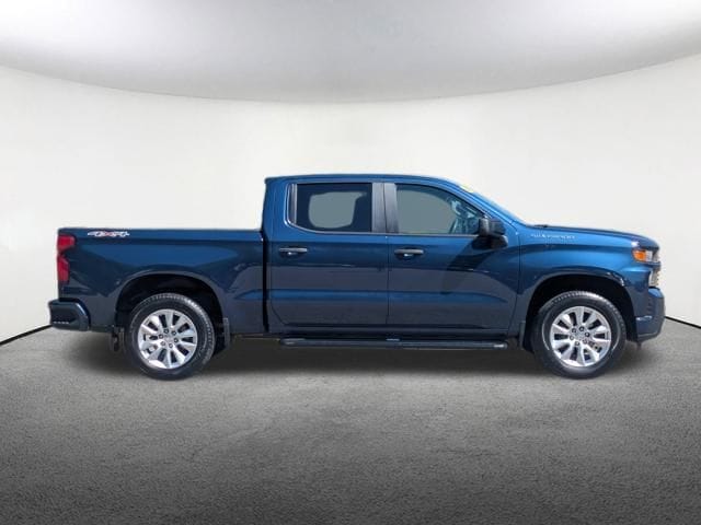 Used 2020 Chevrolet Silverado 1500 Custom with VIN 1GCUYBEF9LZ306990 for sale in Milford, MA