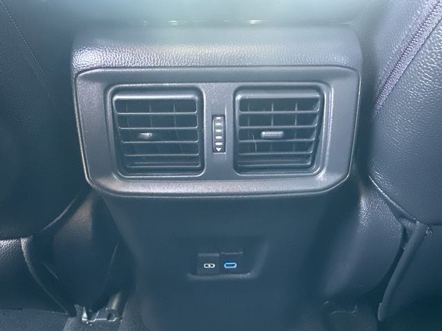2022 Toyota RAV4 XLE - Photo 19