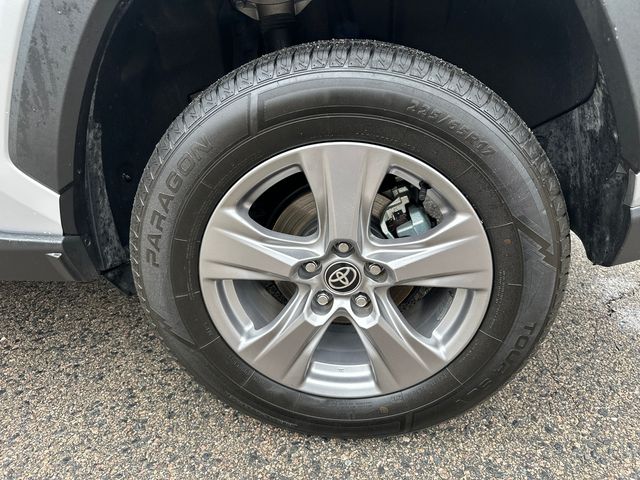 2025 Toyota RAV4 LE - Photo 18