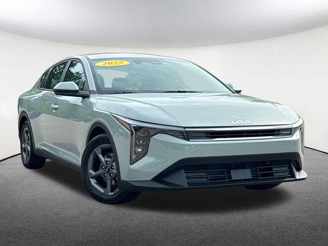 2025 Kia K4 LXS photo 2