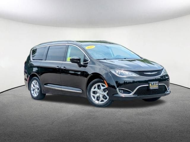 Used 2017 Chrysler Pacifica Touring-L with VIN 2C4RC1BG2HR810357 for sale in Milford, MA