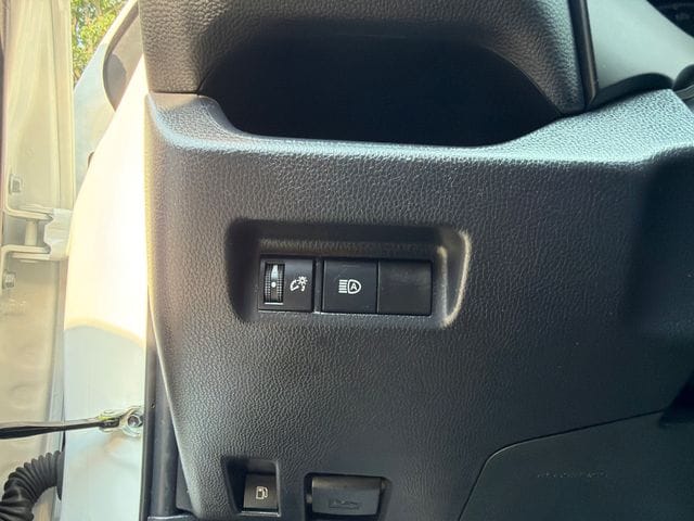 2025 Toyota RAV4 LE - Photo 29
