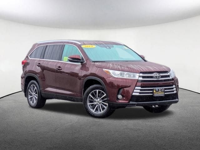 Certified 2019 Toyota Highlander XLE with VIN 5TDJZRFH0KS728431 for sale in Milford, MA