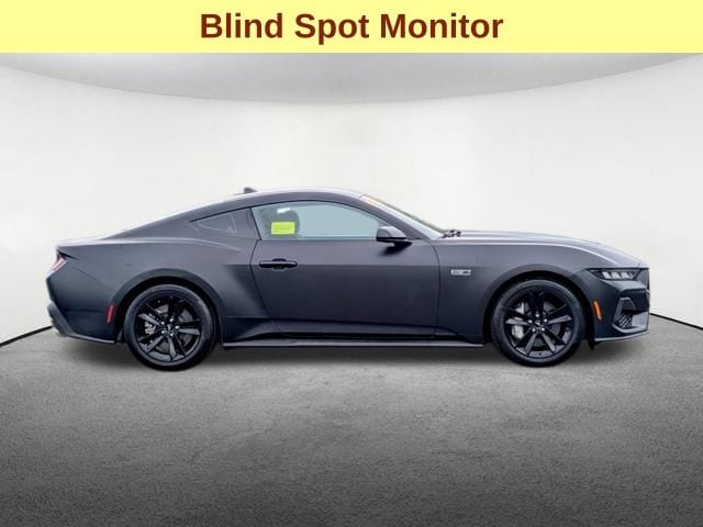 2024 Ford Mustang GT - Photo 4
