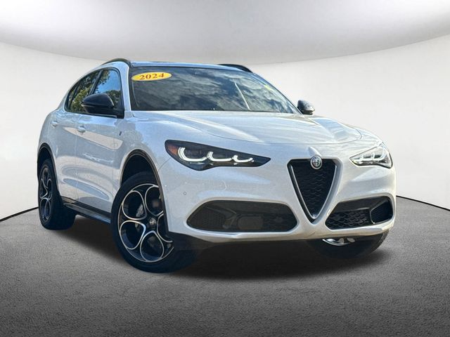 2024 Alfa Romeo Stelvio Ti photo 2