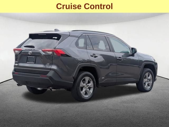 2025 Toyota RAV4 LE - Photo 6