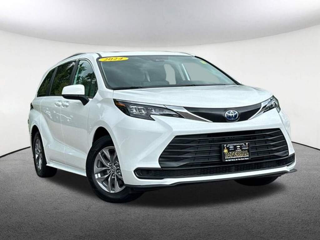 Certified 2024 Toyota Sienna LE Minivan/Van