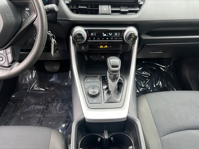 2025 Toyota RAV4 LE - Photo 28