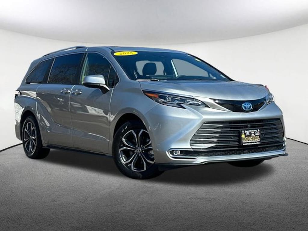 Used 2025 Toyota Sienna Platinum Minivan/Van