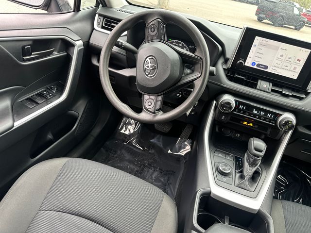 2025 Toyota RAV4 LE - Photo 25