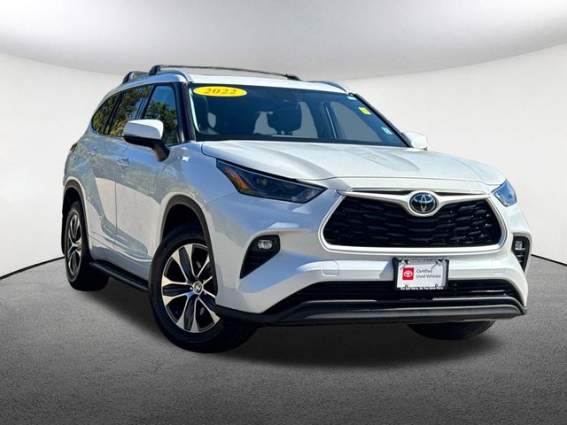 2022 Toyota Highlander XLE photo 2