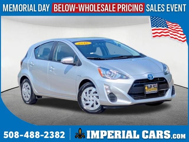 2016 Toyota Prius c Two's photo