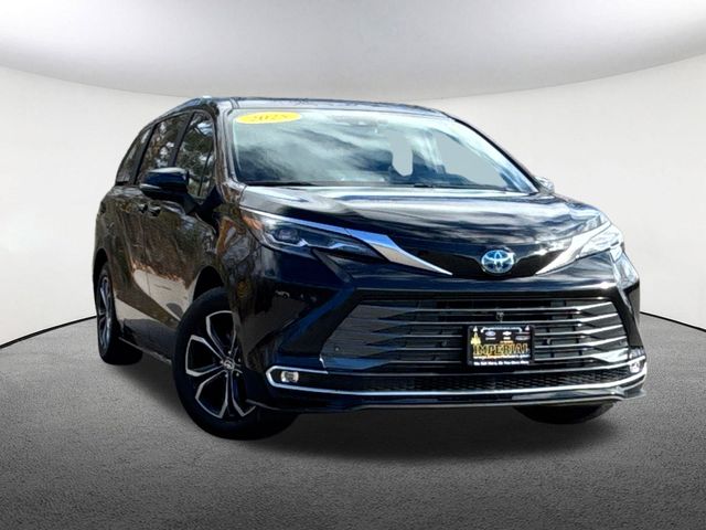 2025 Toyota Sienna Platinum photo 2