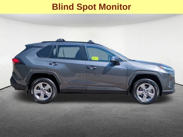 2023 Toyota RAV4 XLE photo 3