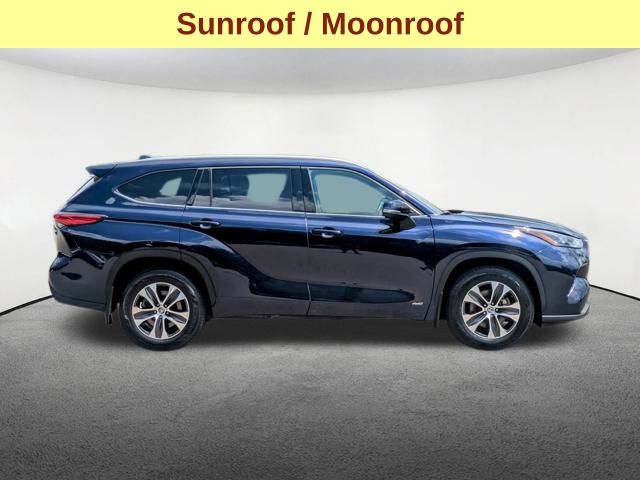 2022 Toyota Highlander Hybrid XLE photo 3