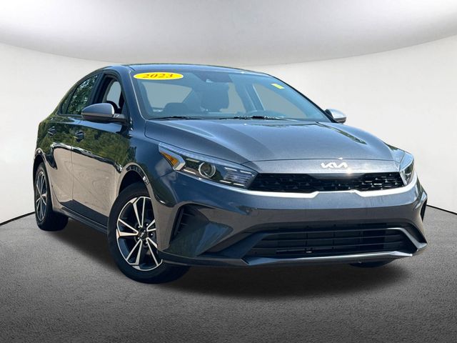 2023 Kia Forte LXS photo 2