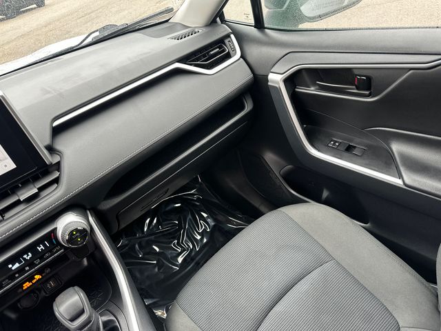 2025 Toyota RAV4 LE - Photo 26