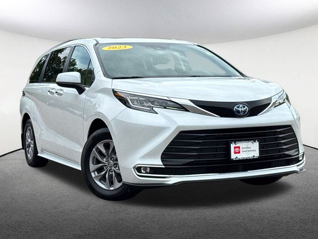 2023 Toyota Sienna XLE photo 2