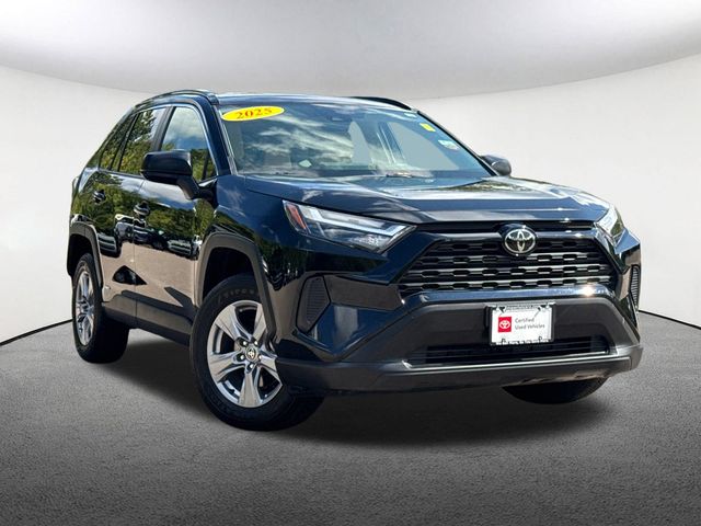 2025 Toyota RAV4 Hybrid LE photo 2