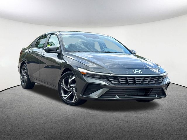 2025 Hyundai Elantra SEL Sport photo 2