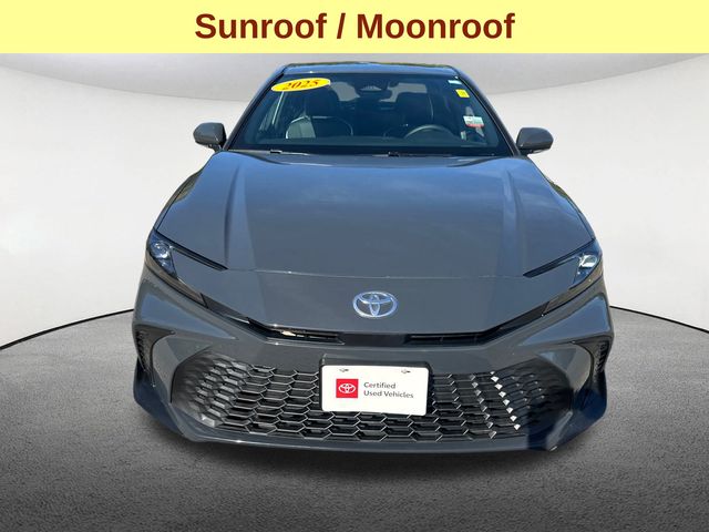 2025 Toyota Camry SE photo 3