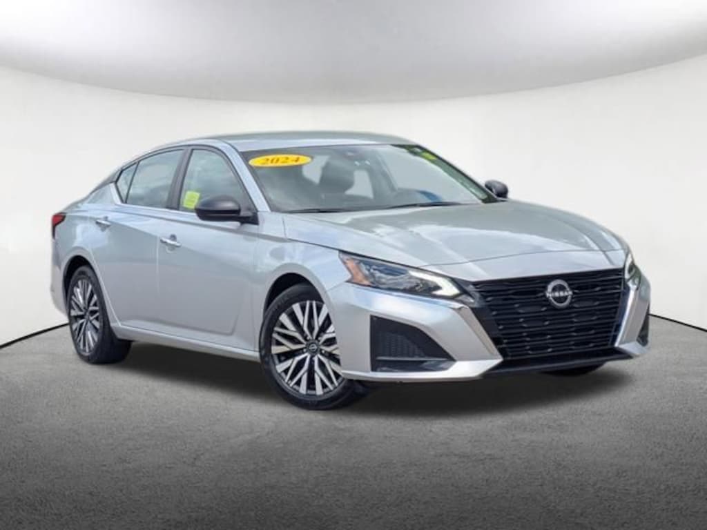 Used 2024 Nissan Altima 2.5 SV Sedan