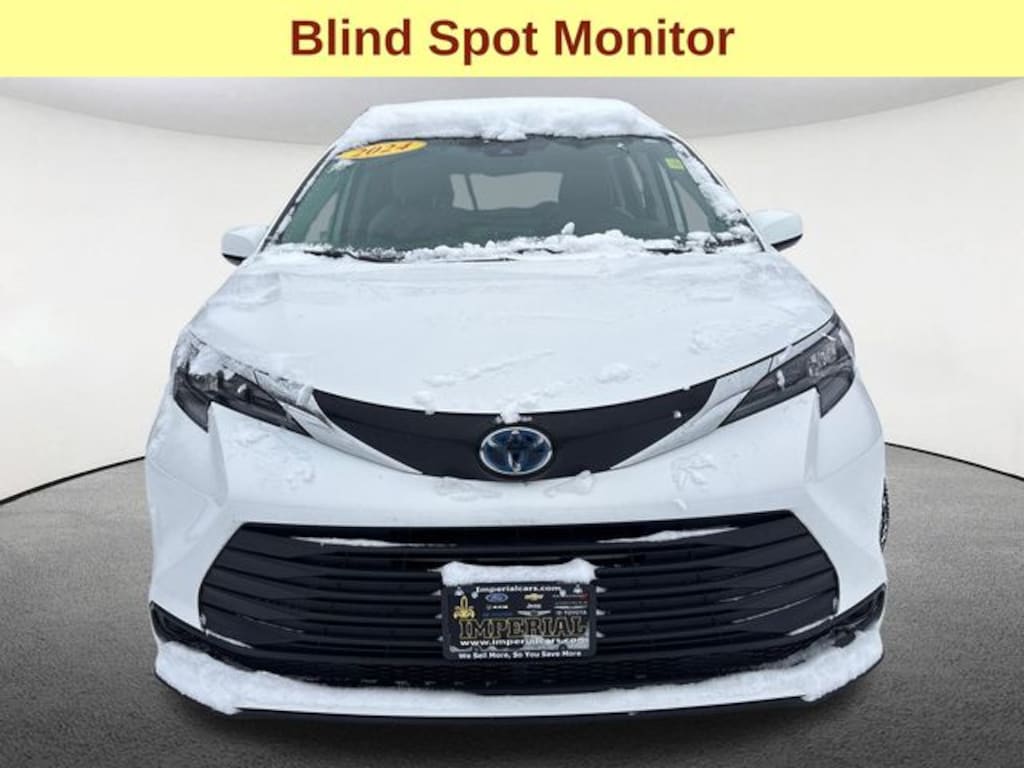 Used 2024 Toyota Sienna LE Minivan/Van