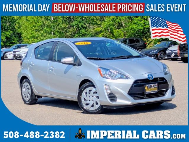 2016 Toyota Prius c Two's photo