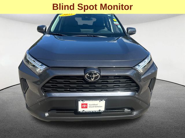 2025 Toyota RAV4 Hybrid XLE photo 3
