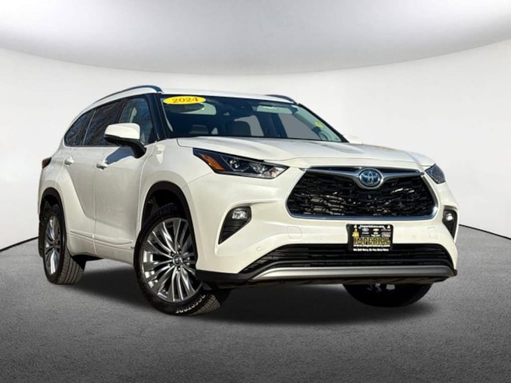 Used 2024 Toyota Highlander Hybrid Platinum SUV