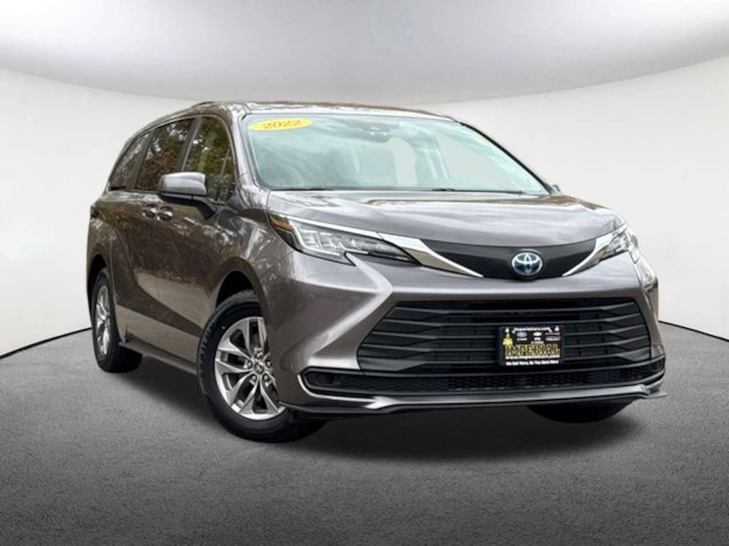 Used 2022 Toyota Sienna LE Minivan/Van