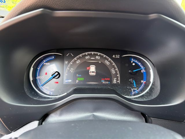 2025 Toyota RAV4 LE - Photo 30